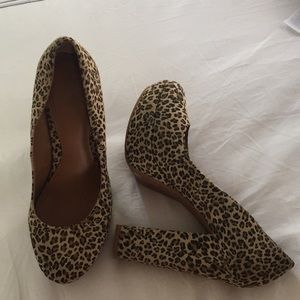 Gianni Bini cheetah print pumps